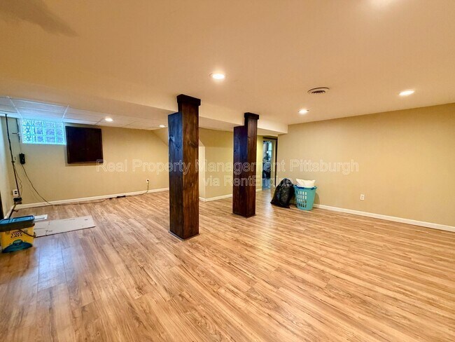 Building Photo - 1818 Kleber St