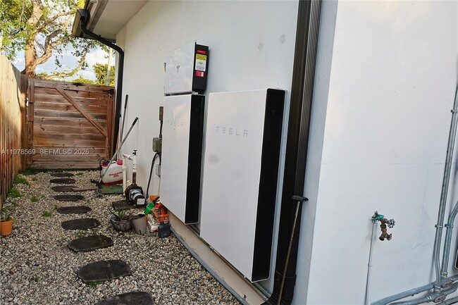 Building Photo - 10804 NW 2nd Ave