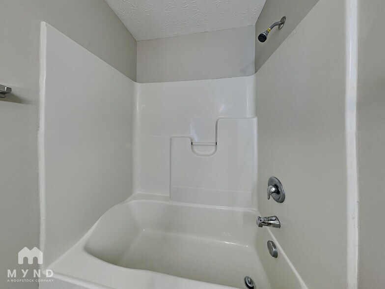 Building Photo - 2352 Rosewood Dr