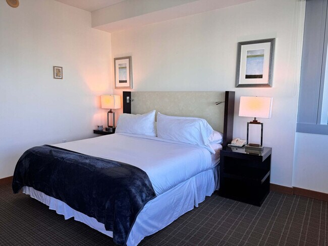 Building Photo - 1395 Brickell Bay Dr