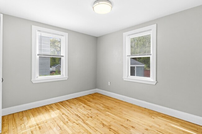 Building Photo - 92 Gladeside Ave
