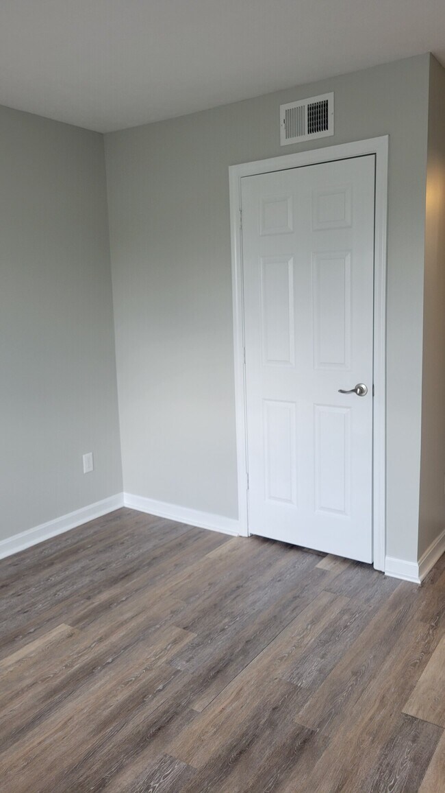 Building Photo - Graham Village