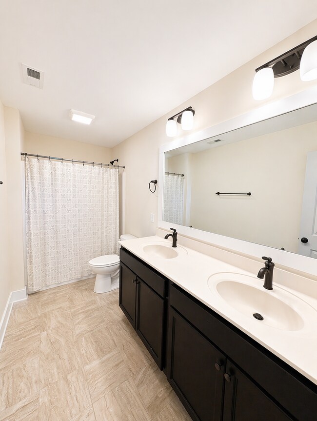 Building Photo - Lovely Weaverville Rental w/ bonus space