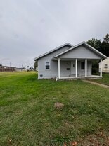 Building Photo - 325 N Calumet Ave