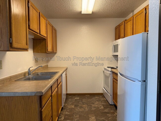 Building Photo - 1401 12th St E