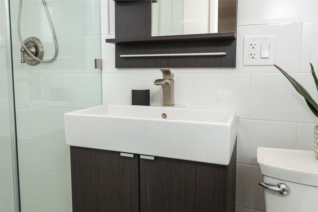 Building Photo - 3251 Vickers Dr