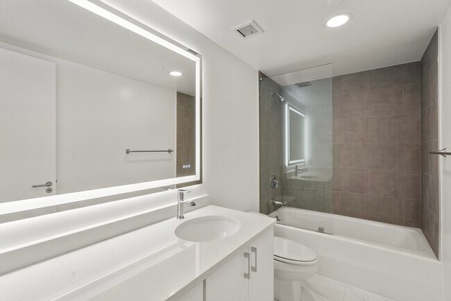 Building Photo - 975 Memorial Dr