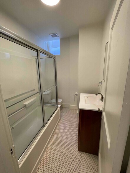 Building Photo - 45 W 11th Ave