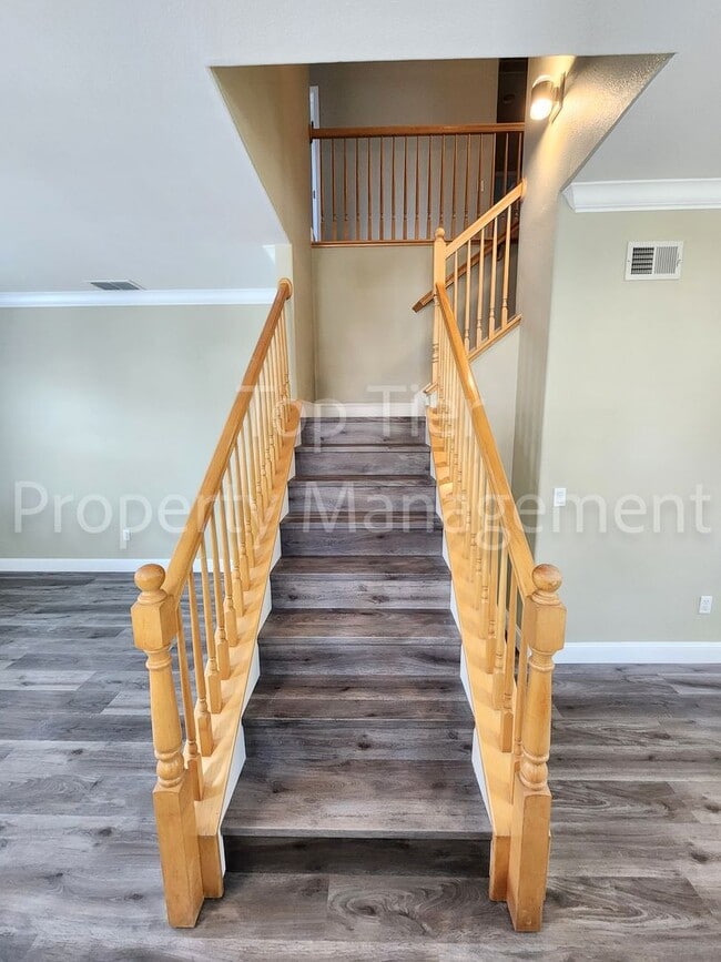 Building Photo - Stunning Newly Remodeled 4 bed / 2.5 bath ...