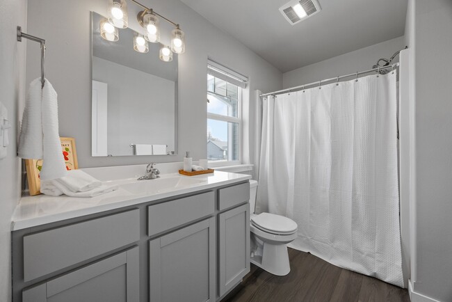 Building Photo - 921 Aiden St