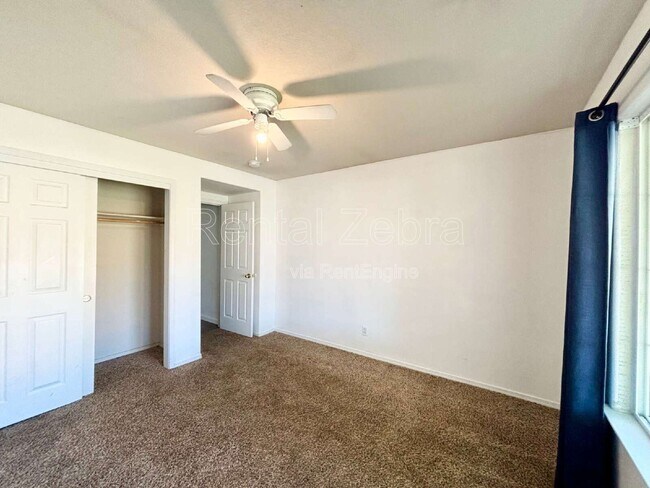 Building Photo - 736 Redwing Dr