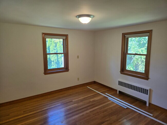 Building Photo - 12 Cedar Dr