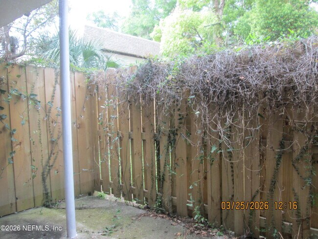 Building Photo - 1200 Bretta St