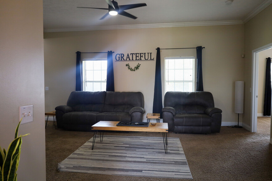 Living area from entryway - 2613 Altha Ave