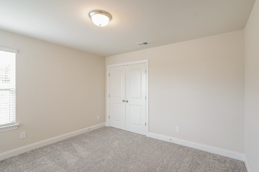 Building Photo - 1701 Tahoma Dr