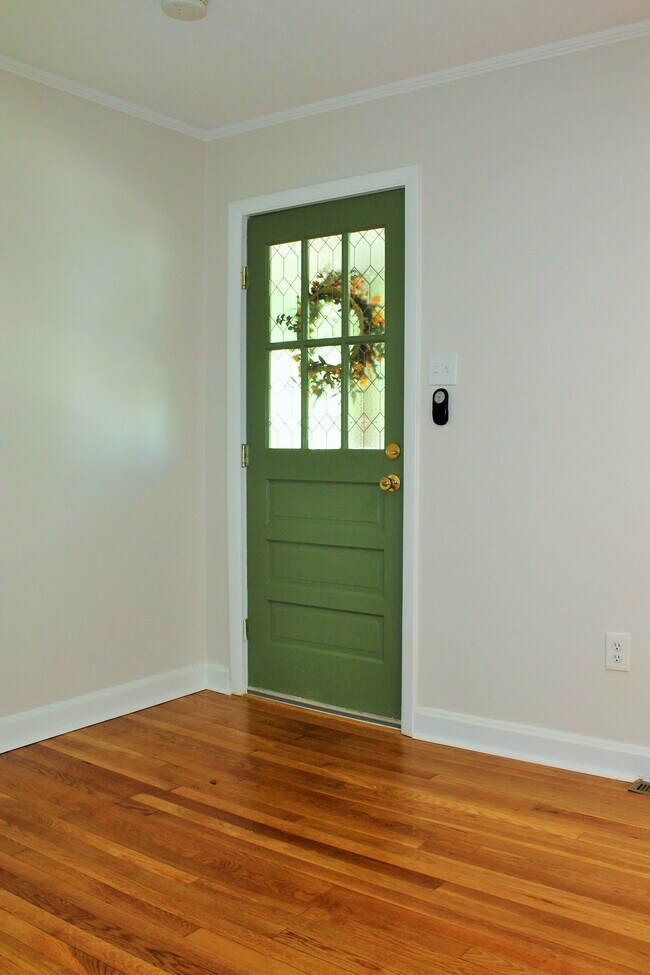 Building Photo - 275 Piney Ln