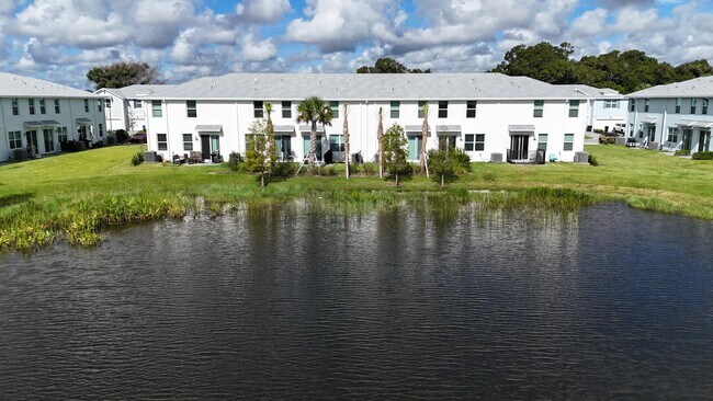 Building Photo - 475 Salisbury Cir