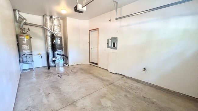 Building Photo - N0611