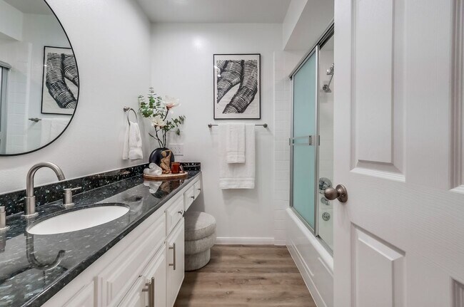 Building Photo - 1510 The Strand