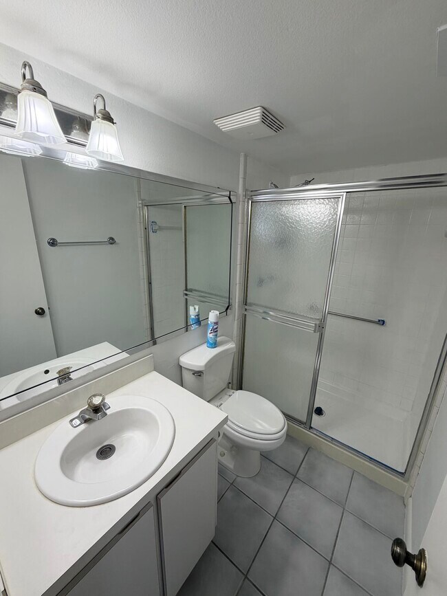 Building Photo - 2575 Pine Ridge Way S