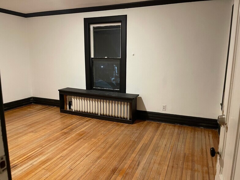 Large room - 584 Western Ave