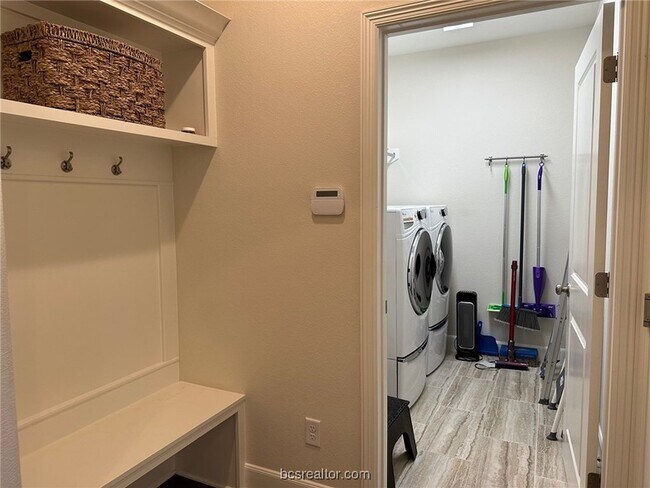 Building Photo - 15605 Long Creek Ln