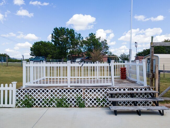 Building Photo - 122 CR - 4936