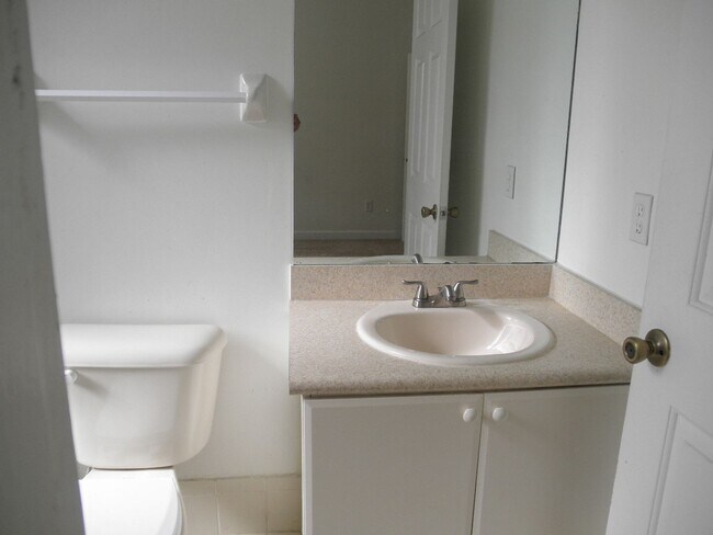Building Photo - Shoma Townhomes