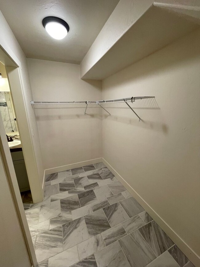 Building Photo - Beautiful Pet Friendly Home