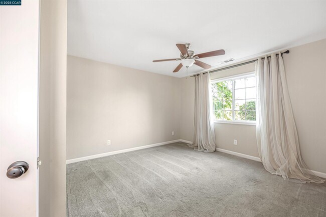 Building Photo - 1371 Juanita Dr