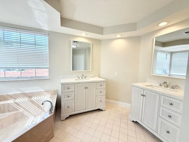 Building Photo - 12902 Hyland Cir