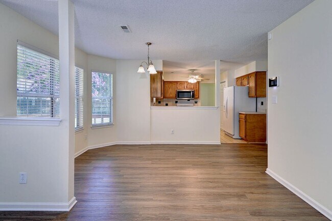 Building Photo - Convenient Coventry Home