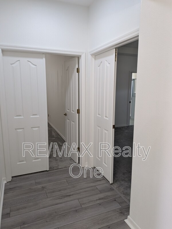 Building Photo - 589 W Doerr Path