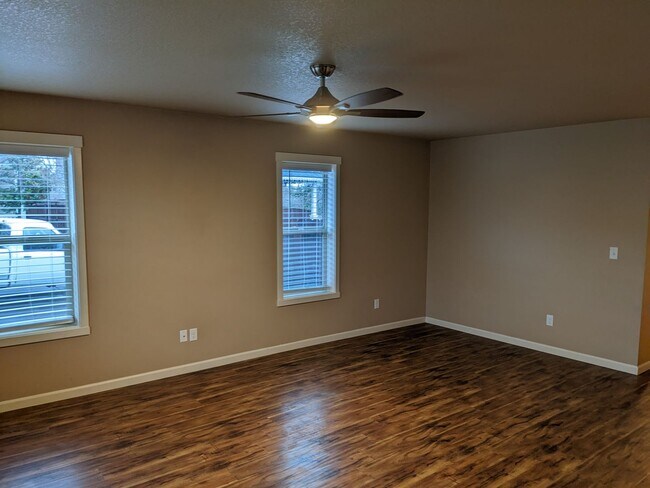 Building Photo - Beautiful 3 bedroom