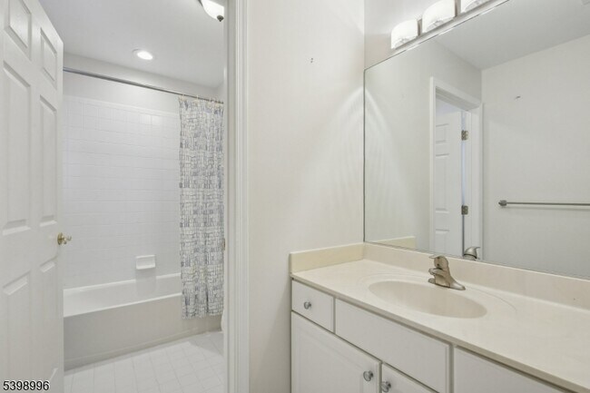 Building Photo - 12 Hansom Rd