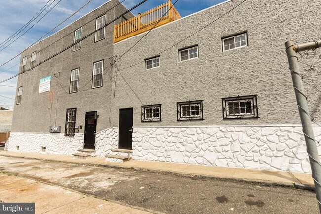 Building Photo - 112 E Allen St