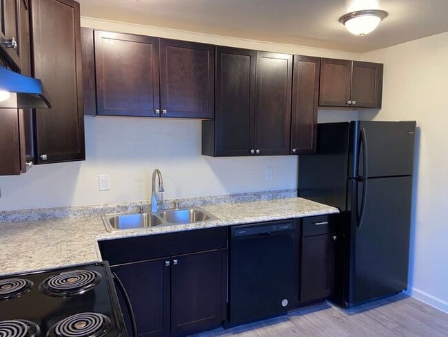 Building Photo - Reno Duplex - Garage, Dishwasher, Washer/Dryer, Central A/C