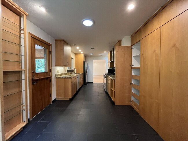 Building Photo - Charming Portland Retreat with Lush Garden, Forest Backdrop & Stylish Updates — Steps to OHSU