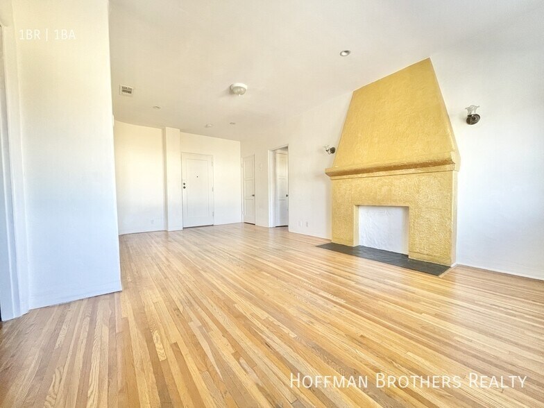 Building Photo - 706 N Curson Ave