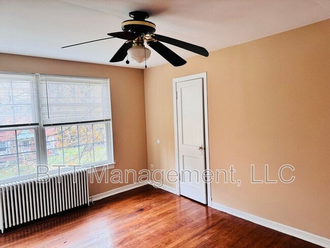 Building Photo - 8400 Greenwood Ave