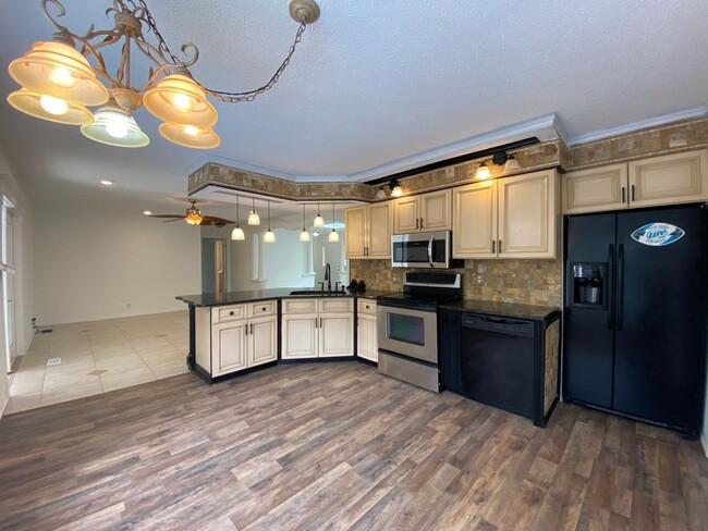 Building Photo - PRIVATE COVERED POOL IN CAROLINA SHORES!