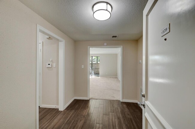 Building Photo - 2400 N Braeswood Blvd