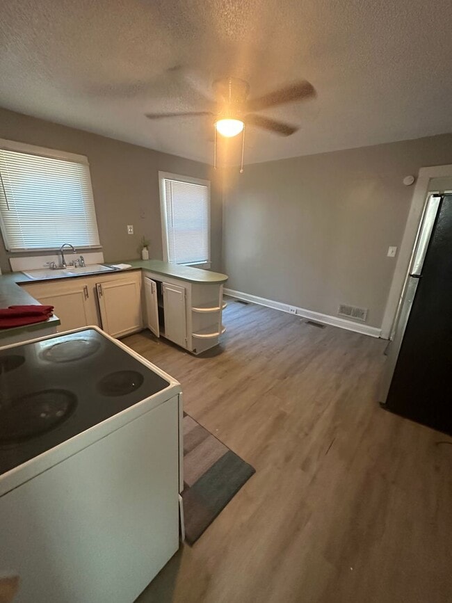 Building Photo - COMING SOON! 3 Bed House!!! Wooden floors!