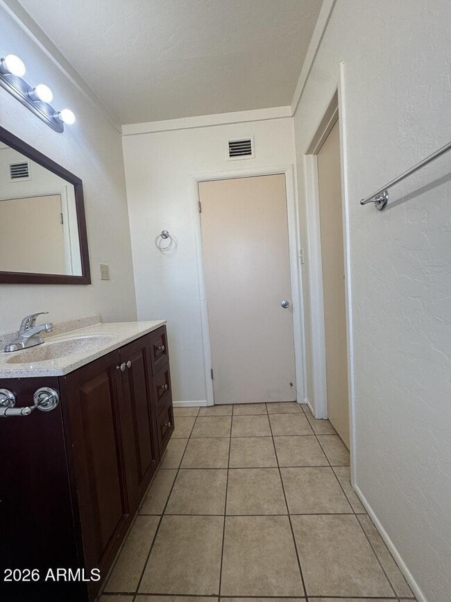 Building Photo - 1800 E Fry Blvd