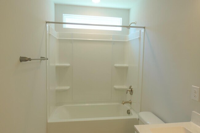 Building Photo - 160 Xander Dr