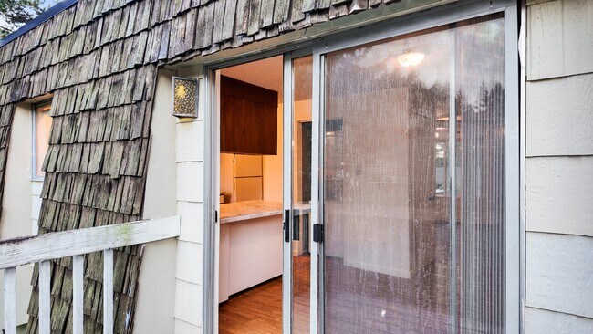 Building Photo - Spacious Apartment in Cozy Tacoma Neighborhood