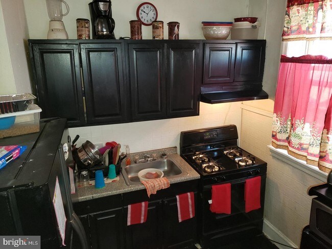 Building Photo - 1925 N Myrtlewood St