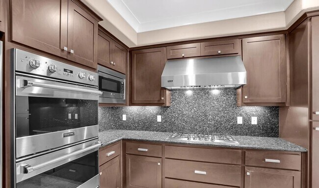 Kitchen - 138 Summit Way