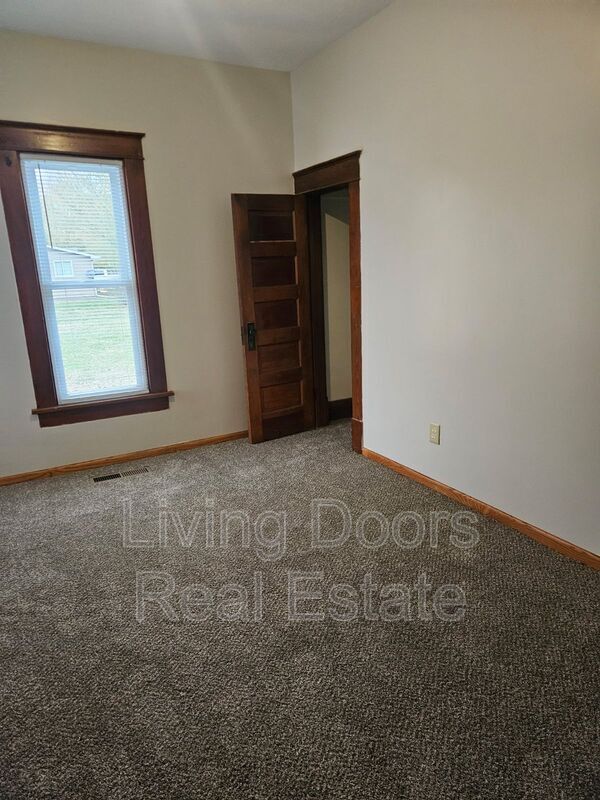 Building Photo - 621 S Union Ave