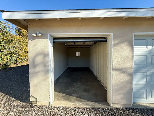 Building Photo - 641-641 Kaylyn Way